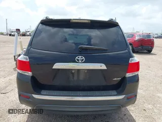 2013 Toyota Highlander Limited z VIN 5TDDK3EH1DS180782, wystawiony jako IAAI lot #42420237 z przebiegiem 193 773 mil mil oraz . Historia ofert i sprzedaży dostępna na DreamBid. Obrazek 16.