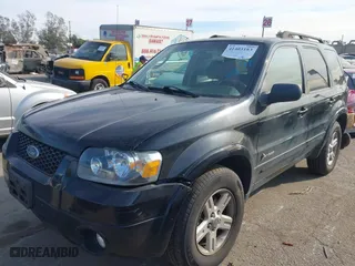 2007 Ford Escape Hybrid with VIN 1FMCU59H77KB97749, listed as a IAAI auction lot 41403183 with 1 mi miles. Bid and sale history available at carsss.com. Image 2.
