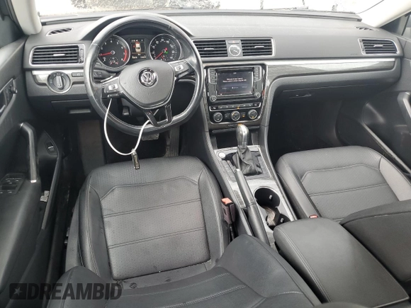 2017 Volkswagen Passat SE z VIN 1VWGT7A3XHC053786, wystawiony jako Copart lot #55421435 z przebiegiem 90 878 mil mil oraz Szkoda całkowita • Salvage title. Historia ofert i sprzedaży dostępna na DreamBid. Obrazek 8.