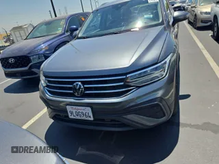 2024 Volkswagen Tiguan SE with VIN 3VV3B7AX1RM108036, listed as a IAAI auction lot 42796415 with 37,805 mi miles and . Bid and sale history available at DreamBid. Image 8.