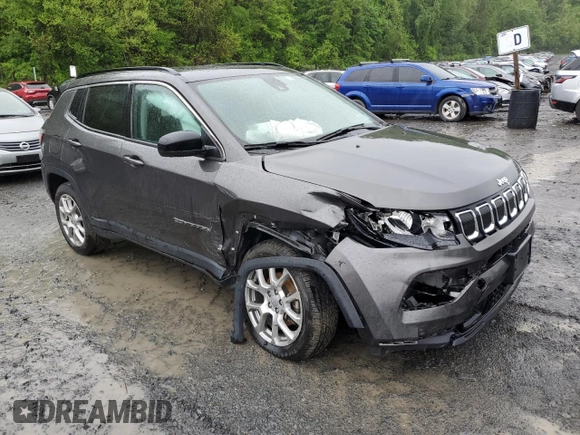 2022 Jeep Compass Latitude Lux with VIN 3C4NJDFB7NT181210, listed as a Copart auction lot 56171175 with 42,794 mi miles and Salvage title. Bid and sale history available at DreamBid. Image 4.