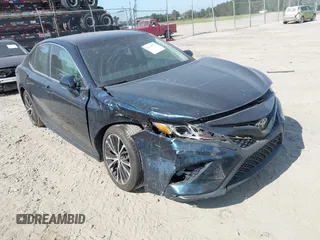 2018 Toyota Camry LE z VIN 4T1B11HK0JU589834, wystawiony jako IAAI lot #42336757 z przebiegiem 68 490 mil mil oraz . Historia ofert i sprzedaży dostępna na DreamBid. Obrazek 1.