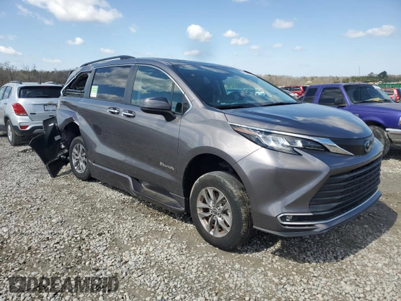 2022 Toyota Sienna XLE with VIN 5TDJRKEC5NS076312, listed as a Copart auction lot 48399325 with 19,969 mi miles and Salvage Title. Bid and sale history available at carsss.com. Image 4.