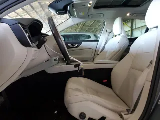 2019 Volvo S60 Momentum with VIN 7JR102FK7KG010867, listed as a Copart auction lot 43831445 with 70,089 mi miles and Salvage Title. Bid and sale history available at carsss.com. Image 7.