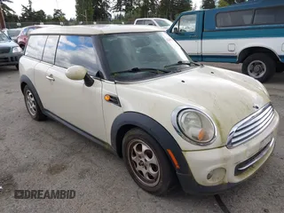 2014 MINI Clubman z VIN WMWZF3C59ET492934, wystawiony jako IAAI lot #42249849 z przebiegiem 153 930 mil mil oraz . Historia ofert i sprzedaży dostępna na DreamBid. Obrazek 1.