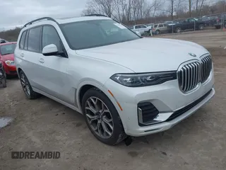 2021 BMW X7 xDrive40i with VIN 5UXCW2C06M9G59965, listed as a IAAI auction lot 41995926 with 8,257 mi miles. Bid and sale history available at carsss.com. Image 1.