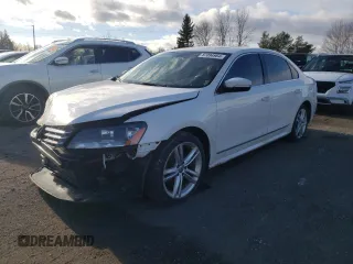 2015 Volkswagen Passat SEL Premium z VIN 1VWCS7A38FC041926, wystawiony jako Copart lot #87094964 z przebiegiem 284 419 mil mil oraz Szkoda całkowita • Salvage title. Historia ofert i sprzedaży dostępna na DreamBid. Obrazek 1.