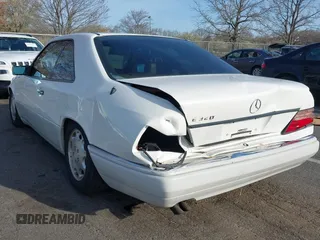 1994 Mercedes-Benz E z VIN WDBEA52E0RC079107, wystawiony jako IAAI lot #41932270 z przebiegiem 187 928 mil mil oraz . Historia ofert i sprzedaży dostępna na DreamBid. Obrazek 3.
