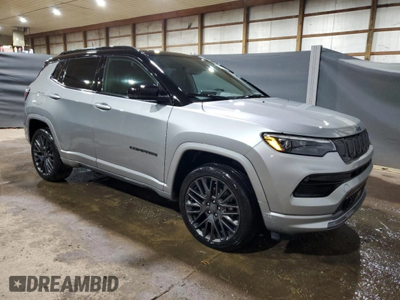 2022 Jeep Compass High Altitude z VIN 3C4NJDCB2NT207149, wystawiony jako Copart lot #52701515 z przebiegiem 14 479 mil mil oraz Czysty tytuł • Clean title. Historia ofert i sprzedaży dostępna na DreamBid. Obrazek 4.