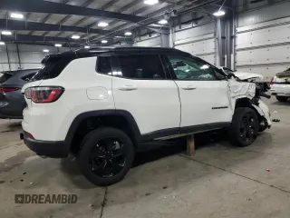 2018 Jeep Compass Latitude z VIN 3C4NJDBB6JT394374, wystawiony jako Copart lot #54229455 z przebiegiem 51 625 mil mil oraz Szkoda całkowita • Salvage title. Historia ofert i sprzedaży dostępna na DreamBid. Obrazek 3.