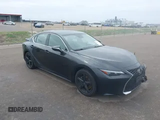 2021 Lexus IS 300 z VIN JTHC81F25M5046788, wystawiony jako IAAI lot #42167592 z przebiegiem 121 232 mil mil oraz . Historia ofert i sprzedaży dostępna na DreamBid. Obrazek 1.