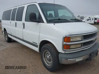 2000 Chevrolet Express with VIN 1GAHG39R0Y1233974, listed as a IAAI auction lot 41729422 with 132,827 mi miles. Bid and sale history available at carsss.com. Image 1.