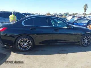 2019 BMW 3 Series 330i z VIN 3MW5R1J59K8A05747, wystawiony jako IAAI lot #41370074 z przebiegiem 28 371 mil mil oraz . Historia ofert i sprzedaży dostępna na DreamBid. Obrazek 13.