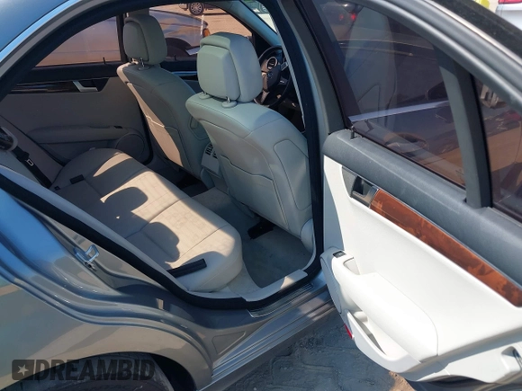 2012 Mercedes-Benz C 300 Sport с VIN WDDGF8BB9CR197914, выставлен на аукционе IAAI как лот 42187624 с пробегом 121 196 миль миль и . История ставок и продаж доступна на DreamBid. Изображение 8.