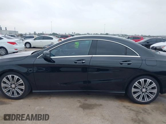 2017 Mercedes-Benz CLA 250 z VIN WDDSJ4EBXHN413328, wystawiony jako IAAI lot #41918396 z przebiegiem 101 043 mil mil oraz . Historia ofert i sprzedaży dostępna na DreamBid. Obrazek 14.