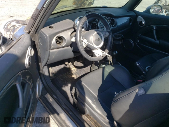 2006 MINI Convertible с VIN WMWRF33556TF64247, выставлен на аукционе Copart как лот 88324875 с пробегом Не указан миль и На запчасти • Non repairable. История ставок и продаж доступна на DreamBid. Изображение 8.