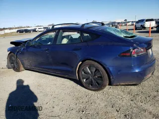 2022 Tesla Model S z VIN 5YJSA1E55NF475989, wystawiony jako Copart lot #88104975 z przebiegiem Nie podano mil oraz Szkoda całkowita • Salvage title. Historia ofert i sprzedaży dostępna na DreamBid. Obrazek 2.