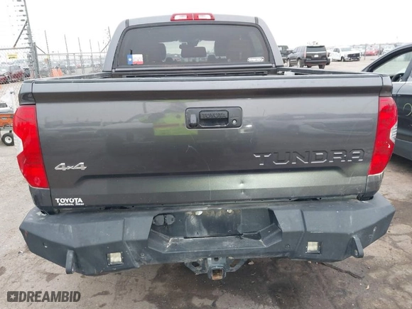 2018 Toyota Tundra 4WD SR5 with VIN 5TFAW5F13JX720398, listed as a IAAI auction lot 41543704 with 261,782 mi miles. Bid and sale history available at carsss.com. Image 16.