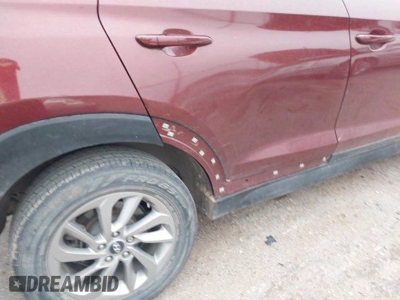 2017 Hyundai Tucson SE z VIN KM8J23A47HU431498, wystawiony jako IAAI lot #42425577 z przebiegiem 83 014 mil mil oraz . Historia ofert i sprzedaży dostępna na DreamBid. Obrazek 6.