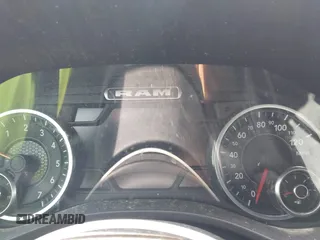 2022 Ram 1500 Big Horn z VIN 1C6RREBT7NN475406, wystawiony jako IAAI lot #42263097 z przebiegiem 54 680 mil mil oraz . Historia ofert i sprzedaży dostępna na DreamBid. Obrazek 7.