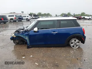 2018 MINI Hardtop Cooper with VIN WMWXP5C50J2G64237, listed as a IAAI auction lot 42460160 with Not provided miles and . Bid and sale history available at DreamBid. Image 13.