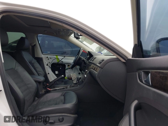 2014 Volkswagen Passat TDI SEL Premium with VIN 1VWCN7A32EC035738, listed as a IAAI auction lot 41641843 with 151,159 mi miles. Bid and sale history available at carsss.com. Image 5.