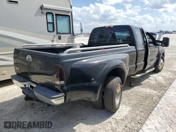 2006 Ford F-350 with VIN 1FTWX32Y66EB25977, listed as a Copart auction lot 44701095 with 111,763 mi miles and Salvage title. Bid and sale history available at DreamBid. Image 3.