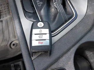 2017 Kia Niro FE with VIN KNDCB3LC4H5049067, listed as a IAAI auction lot 41732890 with 223,540 mi miles. Bid and sale history available at carsss.com. Image 11.