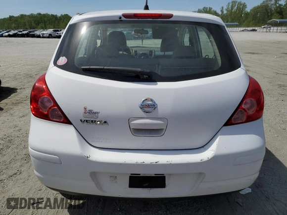 2010 Nissan Versa S z VIN 3N1BC1CP6AL447762, wystawiony jako Copart lot #53617295 z przebiegiem 165 846 mil mil oraz Szkoda całkowita • Salvage title. Historia ofert i sprzedaży dostępna na DreamBid. Obrazek 6.
