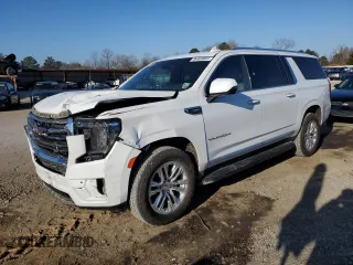 2021 GMC Yukon XL SLT with VIN 1GKS1GKD3MR317310, listed as a Copart auction lot 86369064 with 131,881 mi miles and Salvage Title. Bid and sale history available at carsss.com. Image 1.