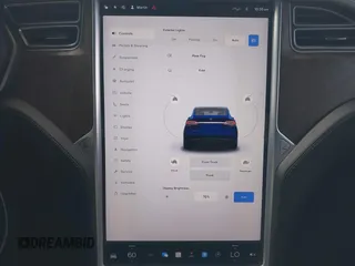 2016 Tesla Model X 70D z VIN 5YJXCBE29GF018794, wystawiony jako IAAI lot #42129574 z przebiegiem 51 814 mil mil oraz . Historia ofert i sprzedaży dostępna na DreamBid. Obrazek 18.