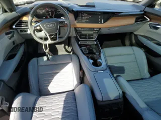 2023 Audi e-tron GT Premium Plus z VIN WAUFJBFW6P7003532, wystawiony jako Copart lot #88569225 z przebiegiem 7265 mil mil oraz Szkody całkowita. Historia ofert i sprzedaży dostępna na DreamBid. Obrazek 8.