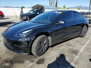2023 Tesla Model 3 z VIN 5YJ3E1EA4PF706521, wystawiony jako Copart lot #49295465 z przebiegiem 25 026 mil mil oraz Szkoda całkowita • Salvage title. Historia ofert i sprzedaży dostępna na DreamBid. Obrazek 1.