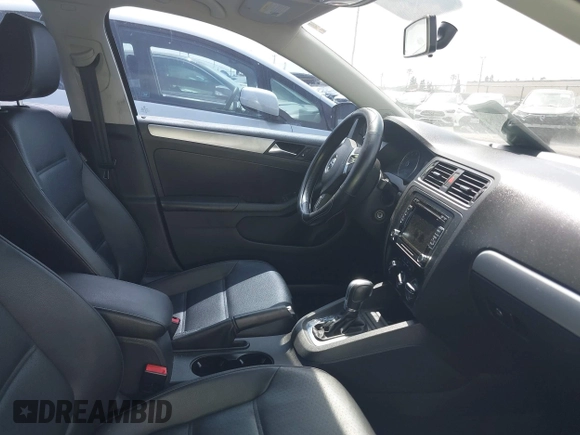 2013 Volkswagen Jetta SE with VIN 3VWDP7AJ0DM352654, listed as a IAAI auction lot 42552411 with 84,145 mi miles and . Bid and sale history available at DreamBid. Image 5.