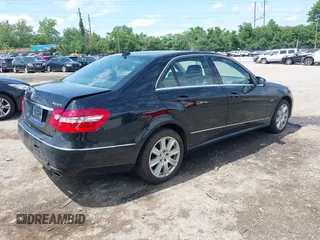 2012 Mercedes-Benz E 350 Luxury z VIN WDDHF8JB5CA629709, wystawiony jako IAAI lot #42502808 z przebiegiem 109 527 mil mil oraz . Historia ofert i sprzedaży dostępna na DreamBid. Obrazek 4.