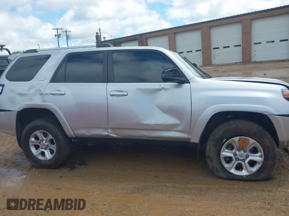 2021 Toyota 4Runner SR5 с VIN JTEMU5JR6M5885762, выставлен на аукционе IAAI как лот 42023275 с пробегом 113 140 миль миль и . История ставок и продаж доступна на DreamBid. Изображение 13.