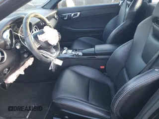 2020 Mercedes-Benz SLC 300 z VIN W1KPK3JA7LF171157, wystawiony jako Copart lot #83157894 z przebiegiem Nie podano mil oraz Szkody całkowita. Historia ofert i sprzedaży dostępna na DreamBid. Obrazek 7.