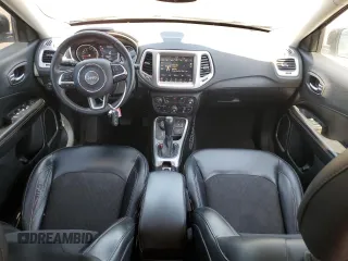 2018 Jeep Compass Latitude z VIN 3C4NJDBB5JT303871, wystawiony jako Copart lot #53881965 z przebiegiem 130 061 mil mil oraz Szkoda całkowita • Salvage title. Historia ofert i sprzedaży dostępna na DreamBid. Obrazek 8.