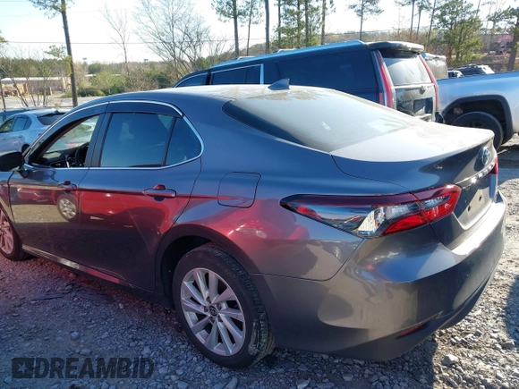 2024 Toyota Camry LE z VIN 4T1C11AK3RU847743, wystawiony jako IAAI lot #41886636 z przebiegiem 22 814 mil mil oraz . Historia ofert i sprzedaży dostępna na DreamBid. Obrazek 14.