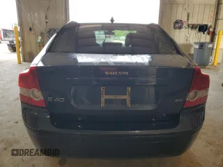 2007 Volvo S40 2.4L z VIN YV1MS382772261363, wystawiony jako Copart lot #60877115 z przebiegiem 214 124 mil mil oraz Czysty tytuł • Clean title. Historia ofert i sprzedaży dostępna na DreamBid. Obrazek 6.