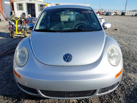 2008 Volkswagen New Beetle Coupe S with VIN 3VWPW31C58M508932, listed as a IAAI auction lot 41748914 with 37,102 mi miles. Bid and sale history available at carsss.com. Image 6.