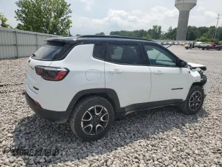 2025 Jeep Compass Trailhawk with VIN 3C4NJDDN6ST543276, listed as a Copart auction lot 62409755 with 4,116 mi miles and Clean title. Bid and sale history available at DreamBid. Image 3.