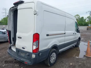 2018 Ford Transit z VIN 1FTYR2CM9JKB14054, wystawiony jako IAAI lot #42205733 z przebiegiem 263 605 mil mil oraz . Historia ofert i sprzedaży dostępna na DreamBid. Obrazek 4.