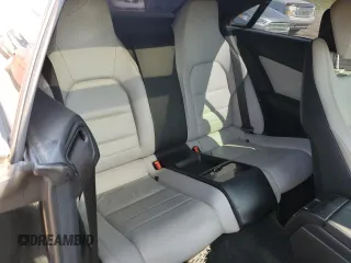 2010 Mercedes-Benz E 550 с VIN WDDKJ7CB9AF034793, выставлен на аукционе Copart как лот 61867125 с пробегом 127 412 миль миль и Списание • Salvage title. История ставок и продаж доступна на DreamBid. Изображение 10.
