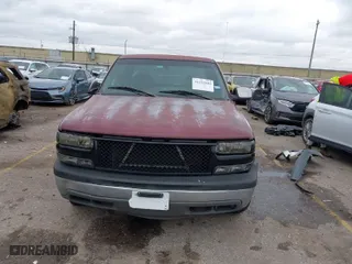 2001 Chevrolet Silverado 1500 LS with VIN 2GCEC19T411197082, listed as a IAAI auction lot 41272040 with 342,016 mi miles. Bid and sale history available at carsss.com. Image 12.