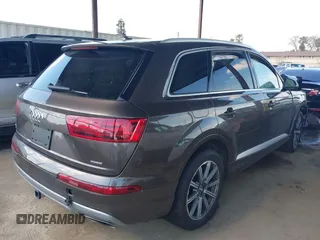 2018 Audi Q7 Premium Plus z VIN WA1LHAF79JD044647, wystawiony jako IAAI lot #41666009 z przebiegiem 60 087 mil mil oraz . Historia ofert i sprzedaży dostępna na DreamBid. Obrazek 4.