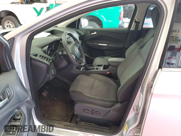 2018 Ford Escape SE z VIN 1FMCU9GD3JUC13075, wystawiony jako IAAI lot #42537659 z przebiegiem 77 270 mil mil oraz . Historia ofert i sprzedaży dostępna na DreamBid. Obrazek 19.
