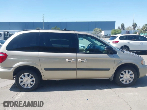 2005 Chrysler Town & Country with VIN 1C4GP45R25B370709, listed as a IAAI auction lot 42034770 with 147,675 mi miles. Bid and sale history available at carsss.com. Image 14.