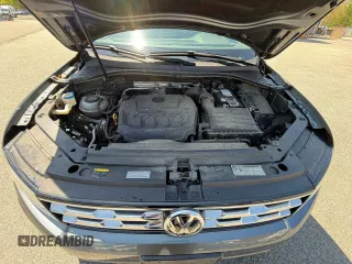 2018 Volkswagen Tiguan S z VIN 3VV0B7AX2JM014870, wystawiony jako Copart lot #57364305 z przebiegiem 118 522 mil mil oraz Czysty tytuł • Clean title. Historia ofert i sprzedaży dostępna na DreamBid. Obrazek 7.