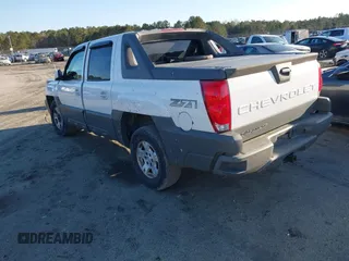 2002 Chevrolet Avalanche with VIN 3GNEK13T02G134587, listed as a IAAI auction lot 41793950 with 226,625 mi miles. Bid and sale history available at carsss.com. Image 3.